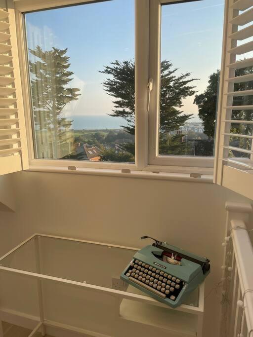 The Bolt Hole Hythe Panoramic Coast And Sea Views Villa Exterior photo